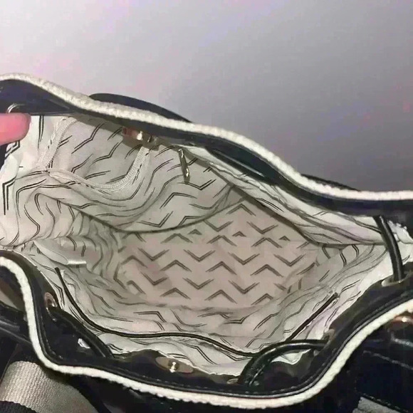 Straw bucket purse with adjustable crossbody strap NEW - Picture 3 of 4